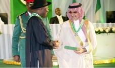 رئيس نيجيريا يمنح سموّ الأمير الوليد 